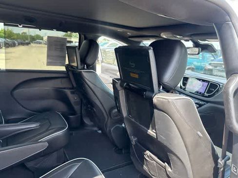 Used 2022 Chrysler Pacifica Limited w/ Uconnect Theater Family Group AWD/4WD image 24