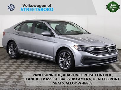 Used 2022 Volkswagen Jetta SE w/ Panoramic Sunroof Package