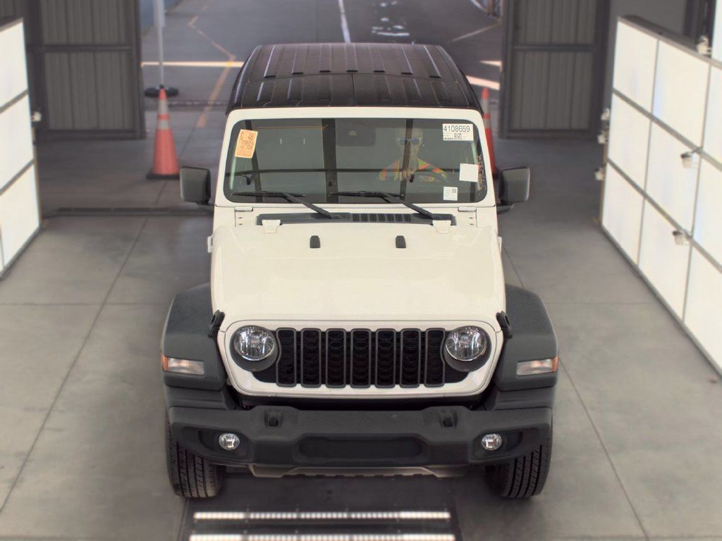 Used 2024 Jeep Wrangler Unlimited Sport AWD/4WD image 2