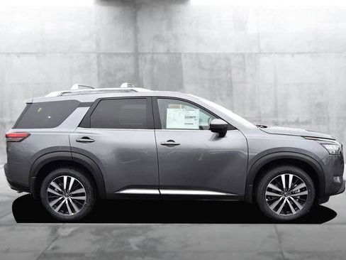 New 2025 Nissan Pathfinder Platinum image 5