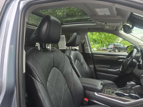 Used 2021 Toyota Highlander Platinum AWD/4WD image 12