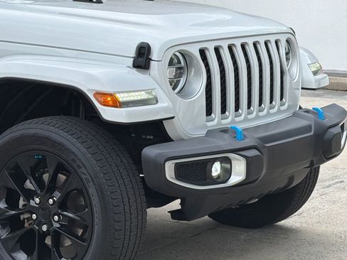 Used 2022 Jeep Wrangler Unlimited Sahara AWD/4WD image 5