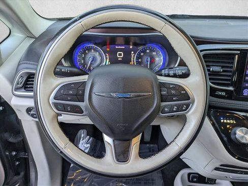 Used 2017 Chrysler Pacifica Limited w/ UConnect Theater Package image 18