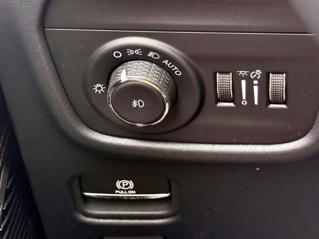 Used 2023 Jeep Grand Cherokee L Summit AWD/4WD image 23