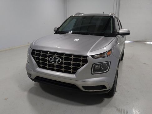 Used 2025 Hyundai Venue SEL FWD image 15