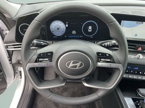 New 2025 Hyundai Elantra Limited FWD image 34