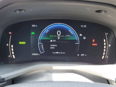 Used 2025 Toyota Camry SE FWD image 14