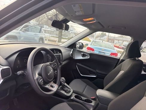 Certified 2023 Kia Soul LX w/ LX Technology Package image 7