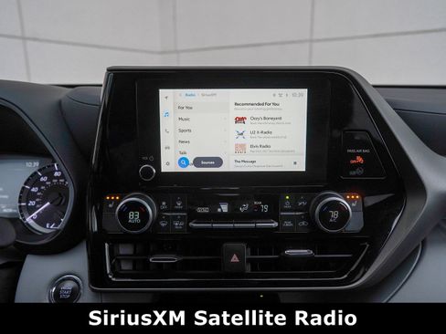Used 2023 Toyota Highlander XLE image 31