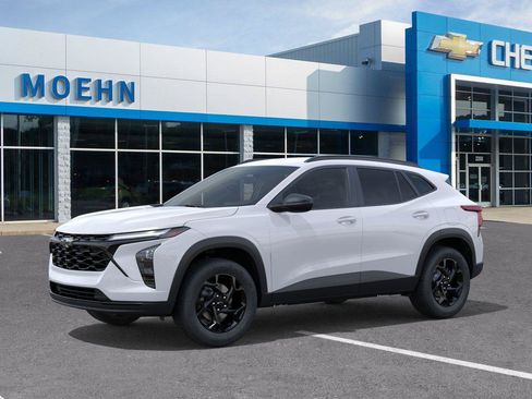 New 2026 Chevrolet Trax LT w/ Driver Confidence Package FWD image 2