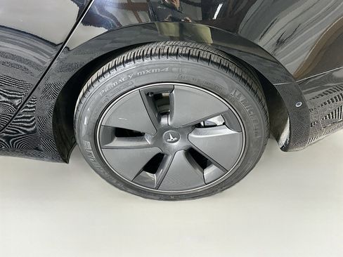 Used 2021 Tesla Model 3 Standard Range Plus image 11