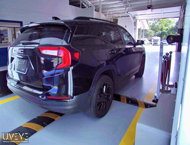 Used 2023 GMC Terrain SLE w/ Driver Convenience Package AWD/4WD image 3