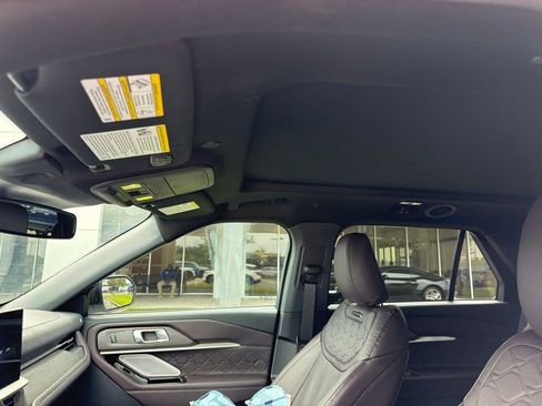 Used 2025 Ford Explorer Platinum w/ LUX Leather Package AWD/4WD image 9