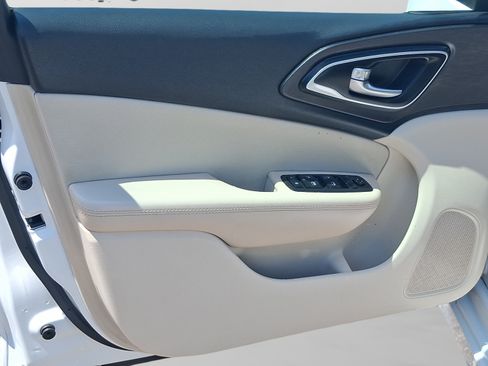 Used 2016 Chrysler 200 Limited FWD image 12