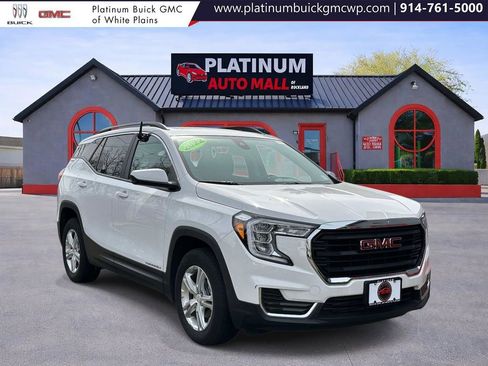 Used 2022 GMC Terrain SLE w/ Driver Convenience Package image 1