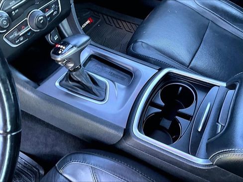 Used 2019 Dodge Charger SXT w/ Leather Interior Group image 15