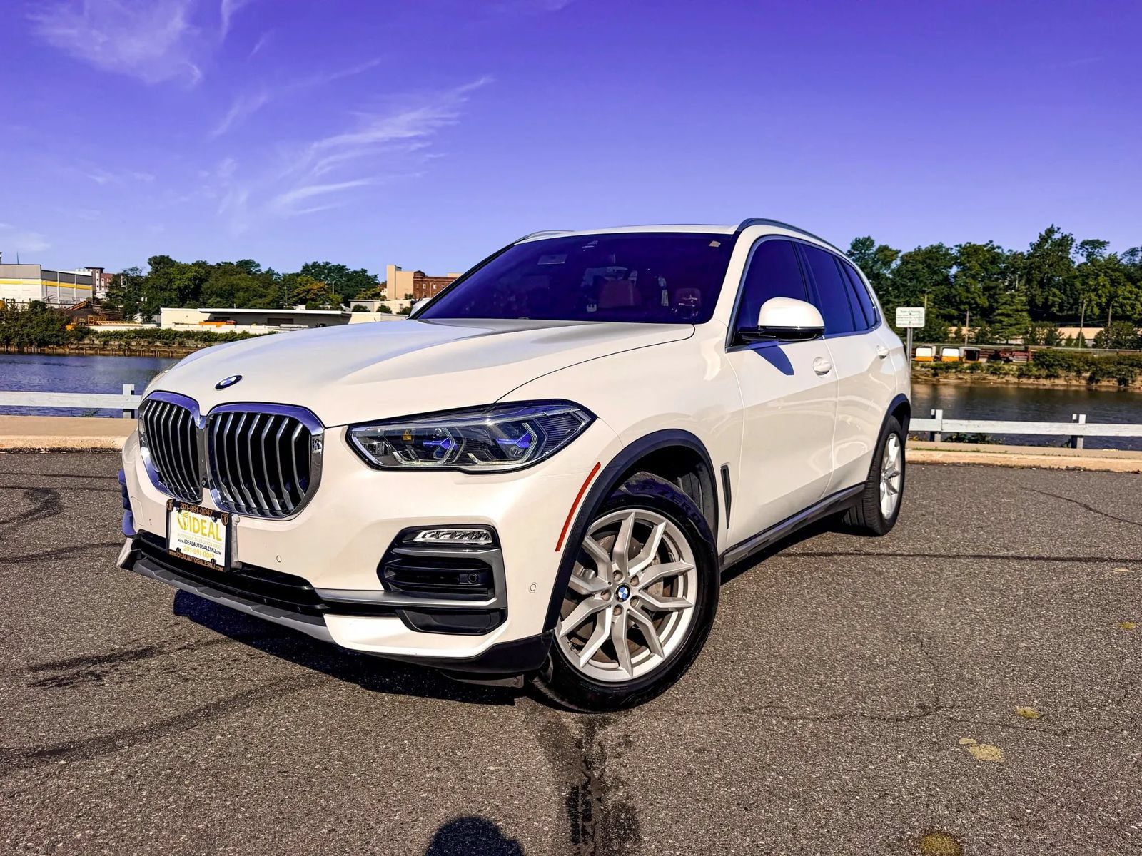 Used 2019 BMW X5 xDrive40i w/ Premium Package 2 AWD/4WD image 2