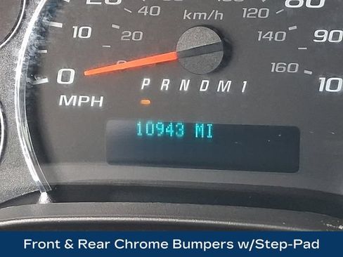 Used 2025 Chevrolet Express 2500 w/ Driver Convenience Package RWD image 4