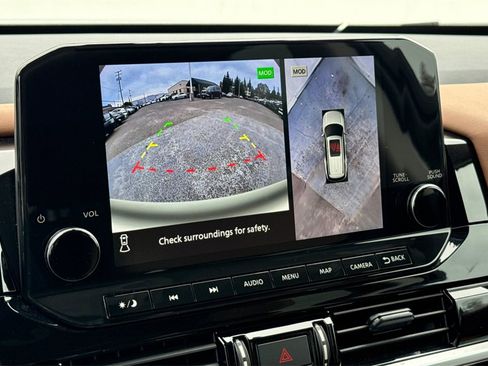 Used 2024 Nissan Pathfinder Platinum w/ Cargo Package image 19