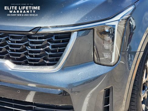 Used 2025 Kia Sorento S w/ Panoramic Sunroof Package FWD image 4