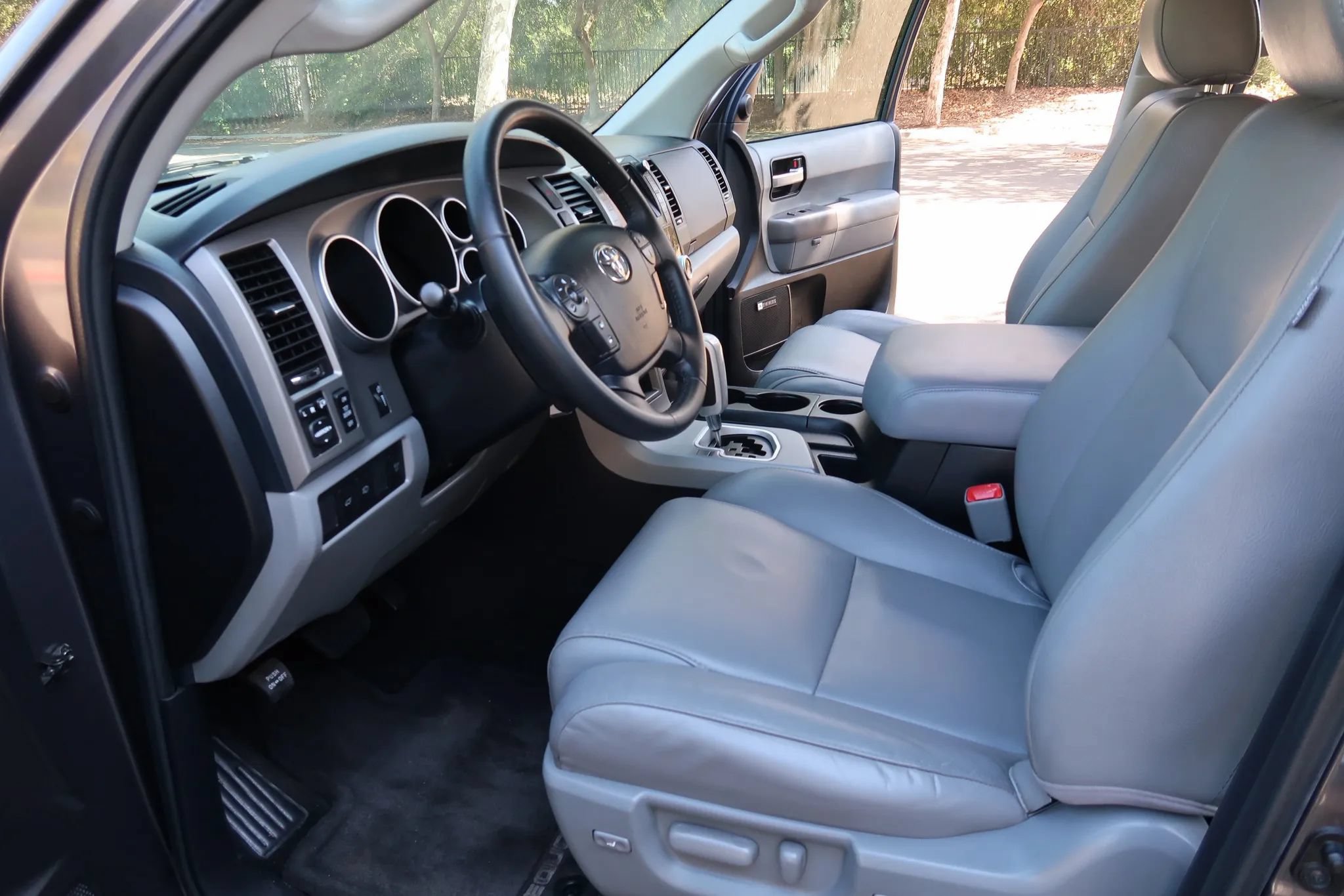 Used 2013 Toyota Sequoia Limited AWD/4WD image 14