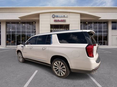 Certified 2022 GMC Yukon XL Denali w/ Denali Ultimate Package AWD/4WD image 10