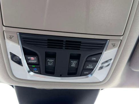 Used 2023 Acura MDX SH-AWD image 38