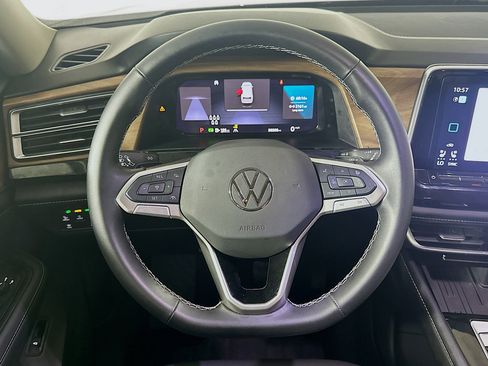 Used 2025 Volkswagen Atlas SE image 18