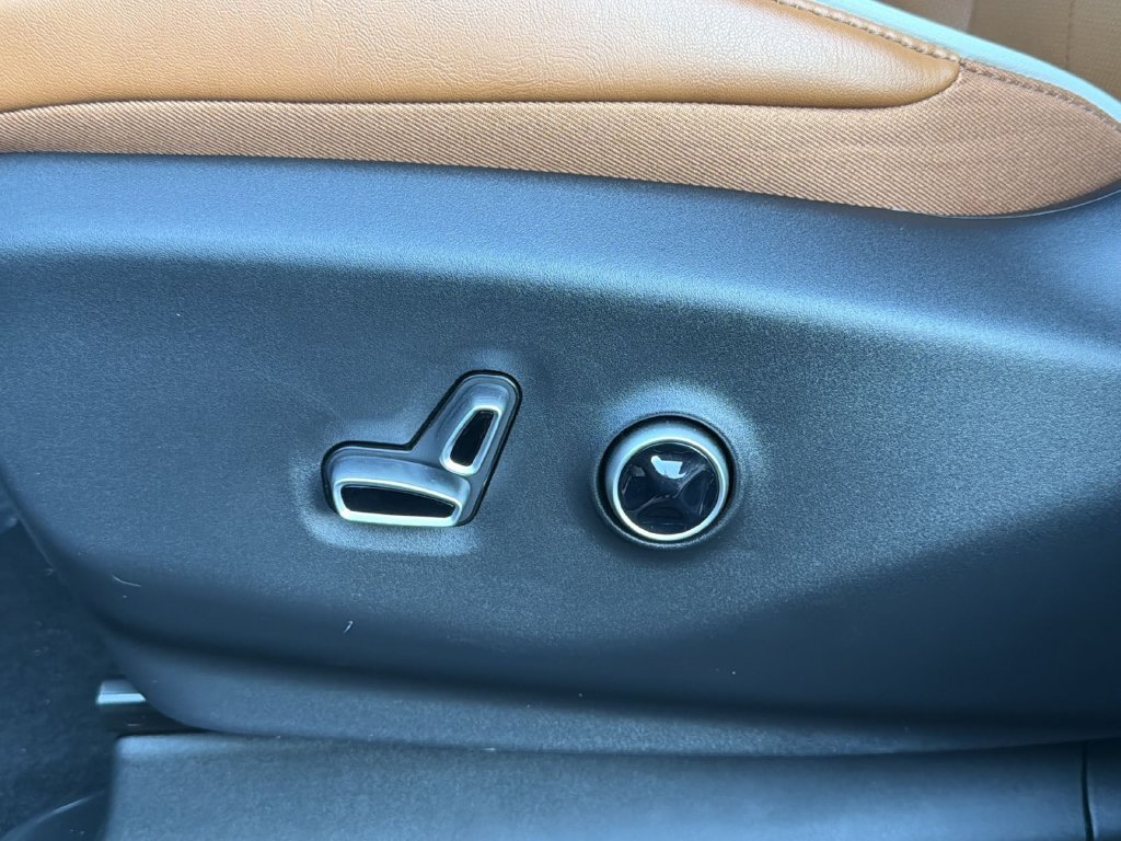 Used 2026 Chrysler Pacifica Pinnacle FWD image 14