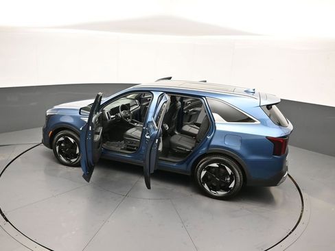 Certified 2025 Kia Sorento EX image 46