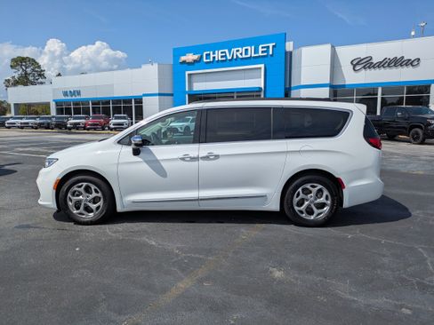 Used 2023 Chrysler Pacifica Limited image 28