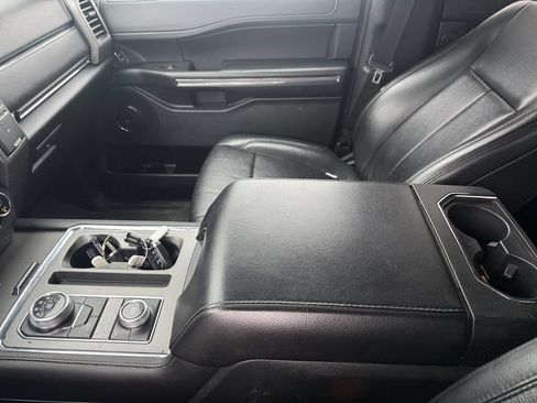 Used 2019 Ford Expedition XLT w/ Equipment Group 202A AWD/4WD image 29