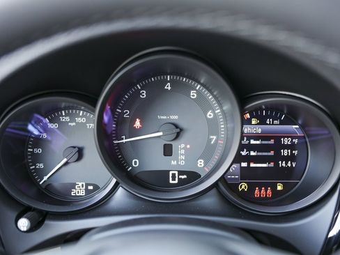 New 2026 Porsche Macan image 16