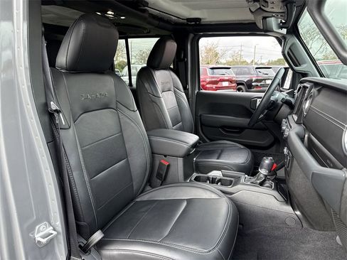 Used 2022 Jeep Wrangler Unlimited Sahara w/ Cold Weather Group image 28