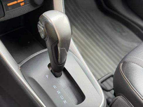 Used 2021 Chevrolet Trax LT w/ LT Convenience Package FWD image 26