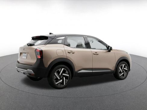 Used 2026 Nissan Kicks SV w/ Cold Weather Package FWD image 8