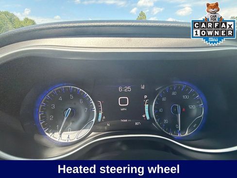 Used 2023 Chrysler Pacifica Touring-L FWD image 33