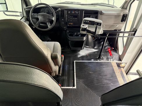 Used 2004 Chevrolet Express 3500 w/ School Bus Package RWD image 46
