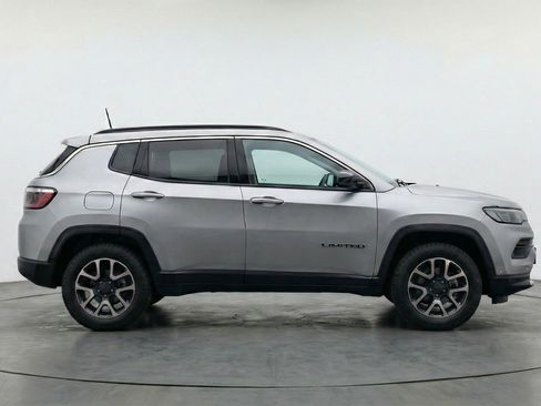 Used 2025 Jeep Compass Trailhawk image 11