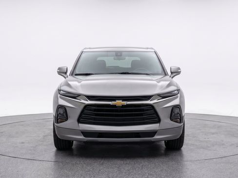 Used 2025 Chevrolet Blazer LT FWD image 2