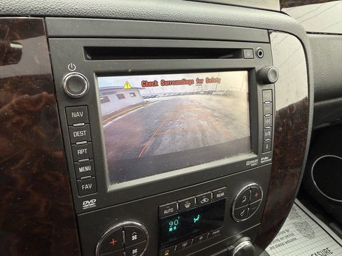 Used 2014 GMC Yukon XL Denali image 33