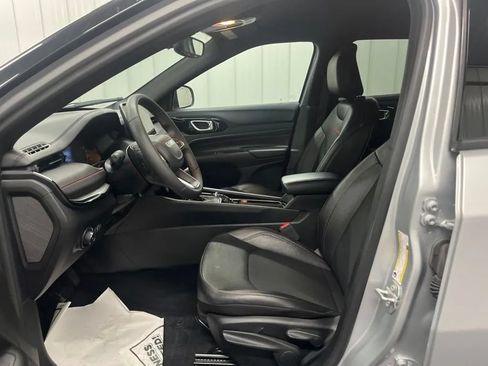 Used 2025 Jeep Compass Trailhawk AWD/4WD image 19