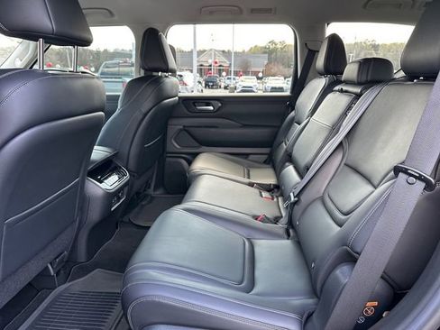 Used 2025 Nissan Armada SV image 13