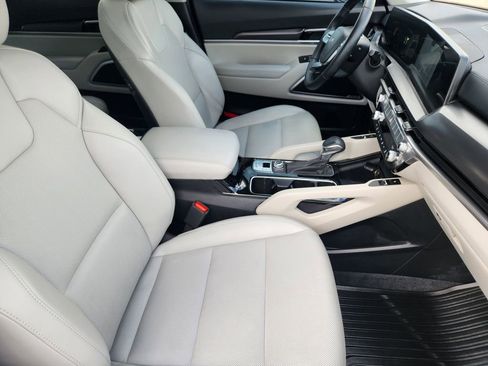 Used 2025 Kia Telluride S image 13