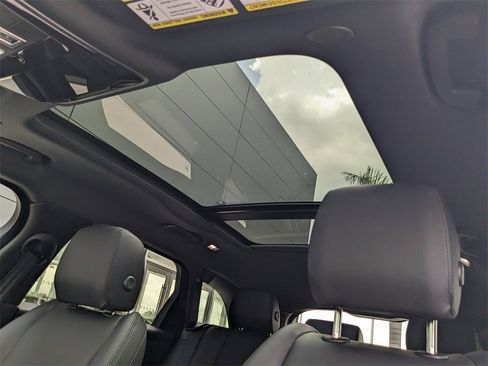 New 2026 Land Rover Range Rover Velar Dynamic SE image 21