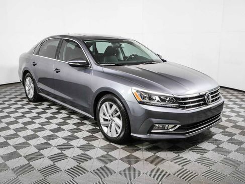 Used 2018 Volkswagen Passat 2.0T SE FWD image 1