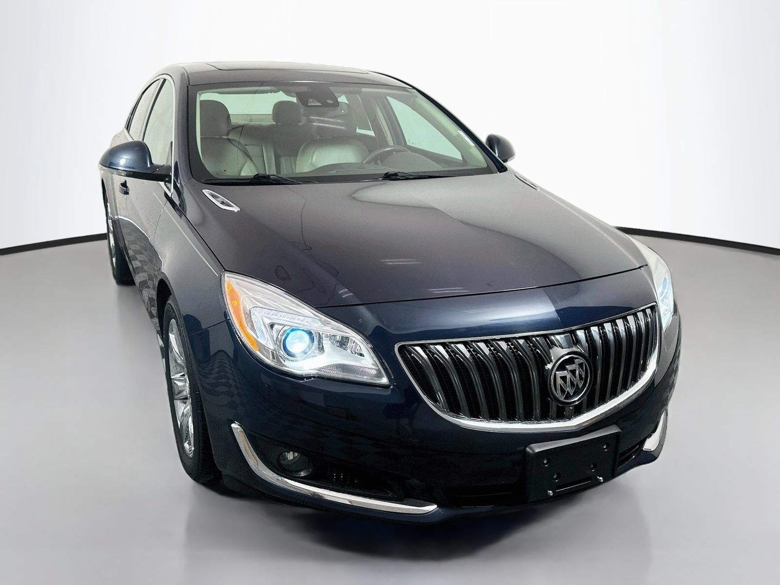 Used 2017 Buick Regal Premium w/ Driver Confidence Package #1 FWD image 1
