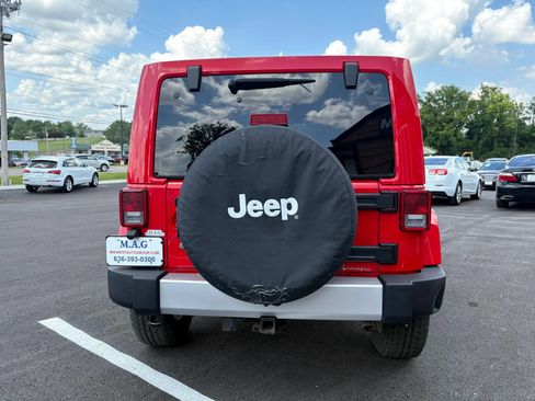 Used 2014 Jeep Wrangler Unlimited Sahara w/ Dual Top Group AWD/4WD image 5