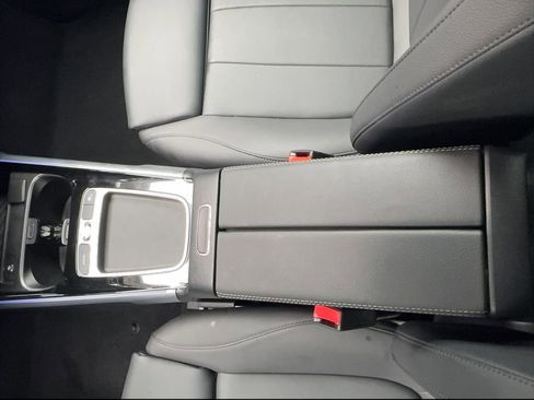 Used 2024 Mercedes-Benz EQB 300 4MATIC image 34