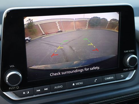 Used 2025 Nissan Rogue SV FWD image 5